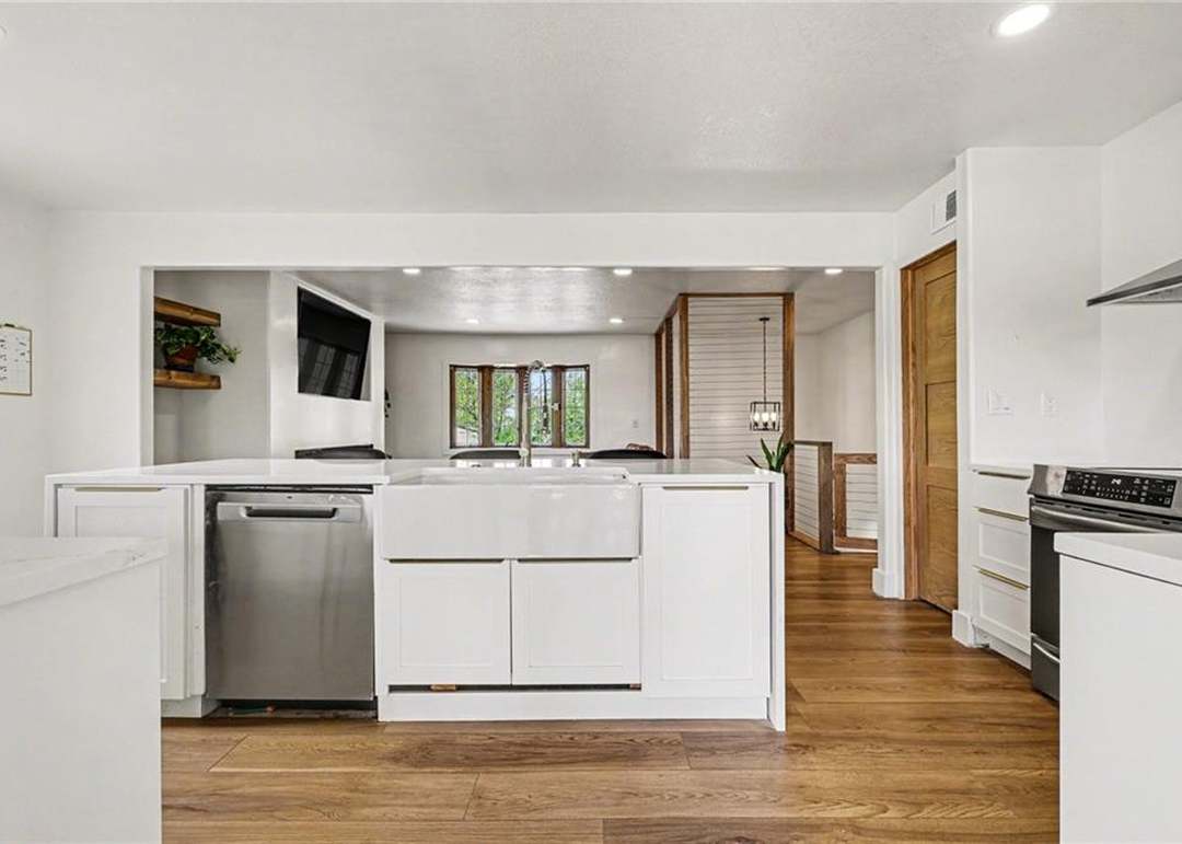 2413 W Post Oak Road — photo 13