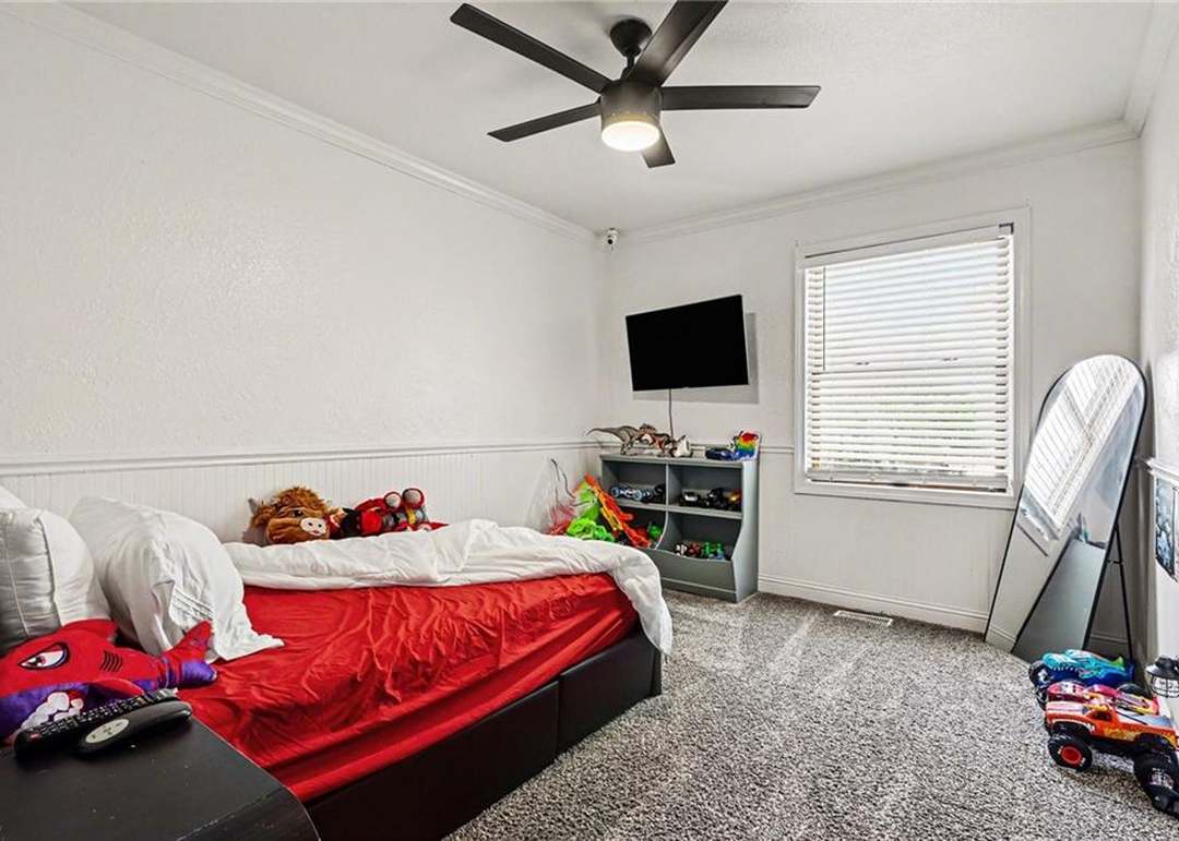 2413 W Post Oak Road — photo 15