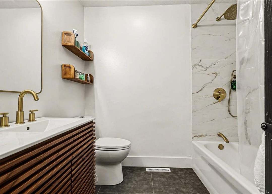 2413 W Post Oak Road — photo 16