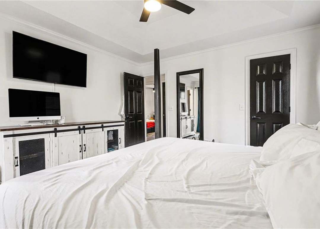 2413 W Post Oak Road — photo 19
