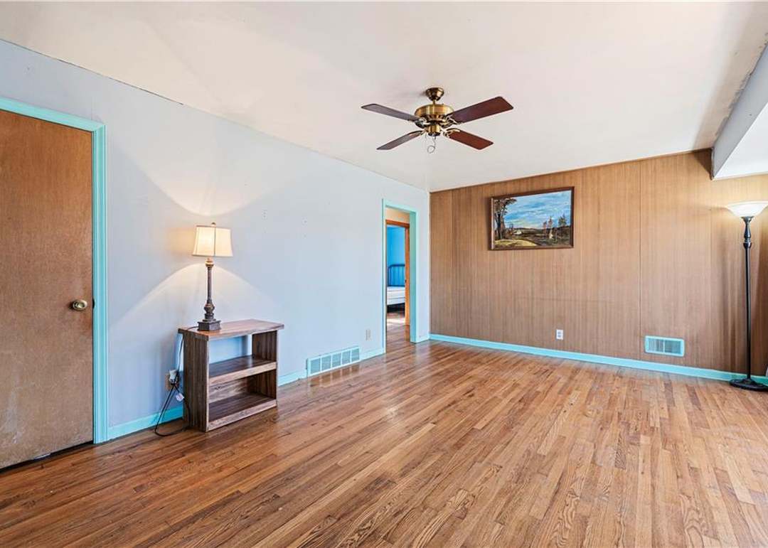 10107 Belmont Avenue — photo 8