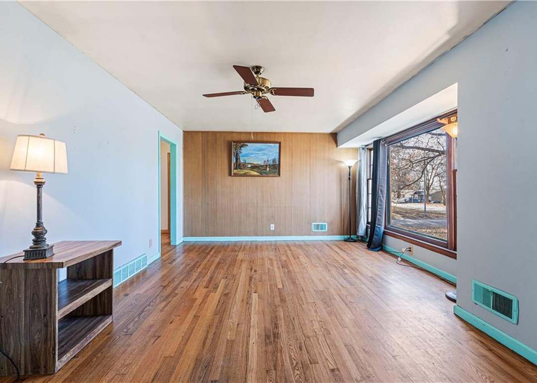 10107 Belmont Avenue — photo 9