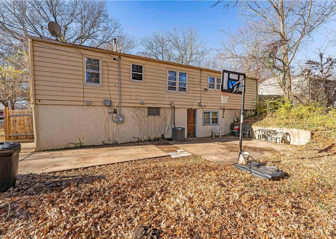 10107 Belmont Avenue — photo 30