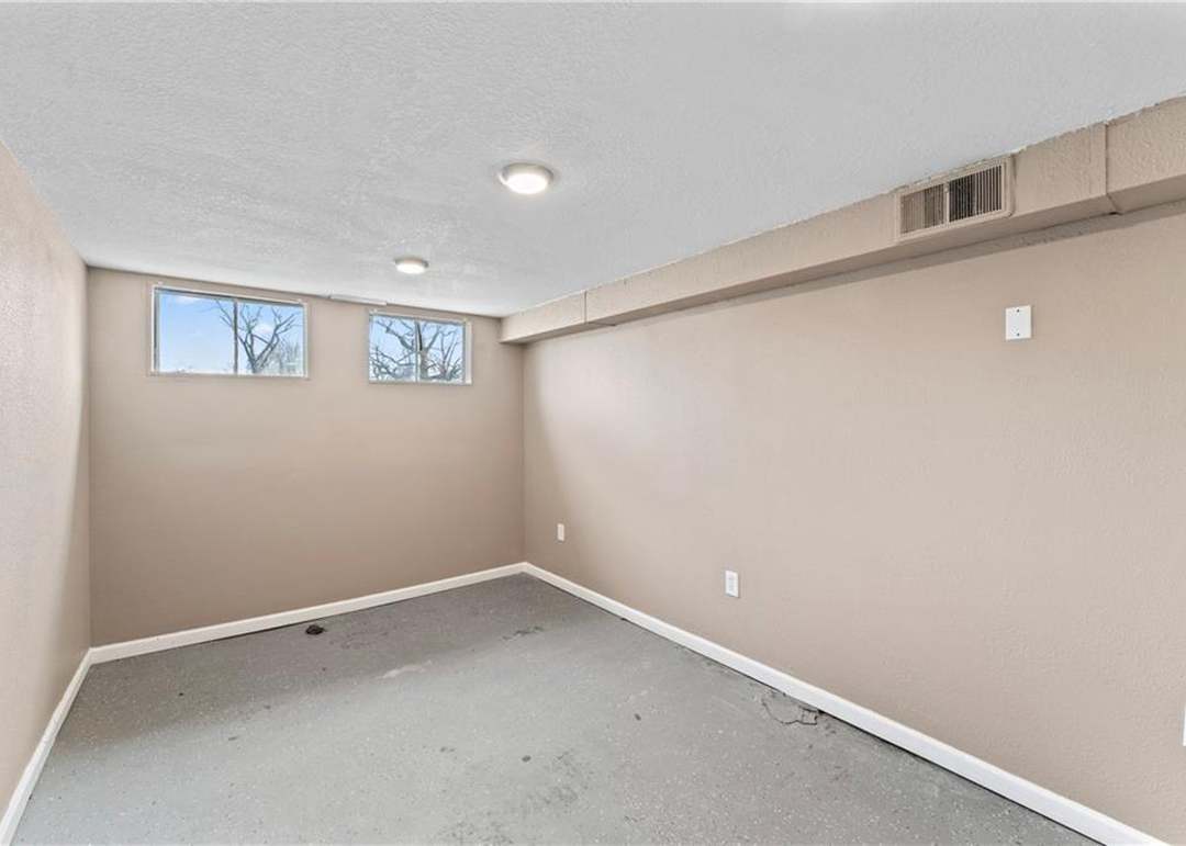 4716 E 40th Place — photo 3