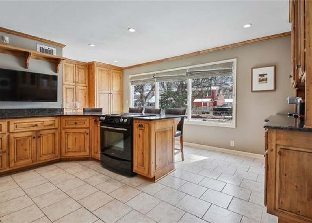 5207 W 70th Street — photo 2
