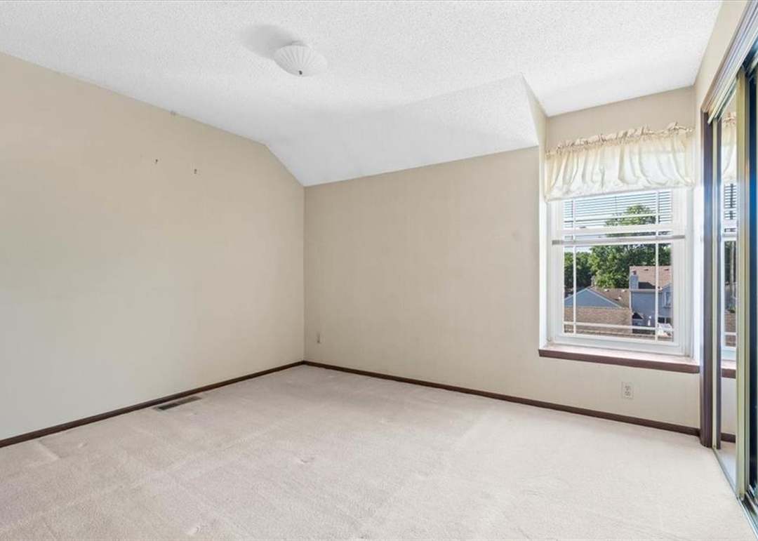 5915 Ridgeway Avenue — photo 5