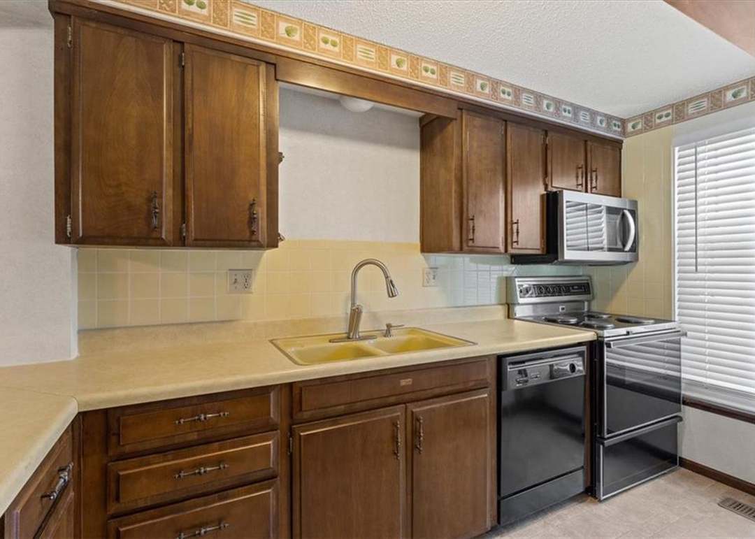5915 Ridgeway Avenue — photo 9