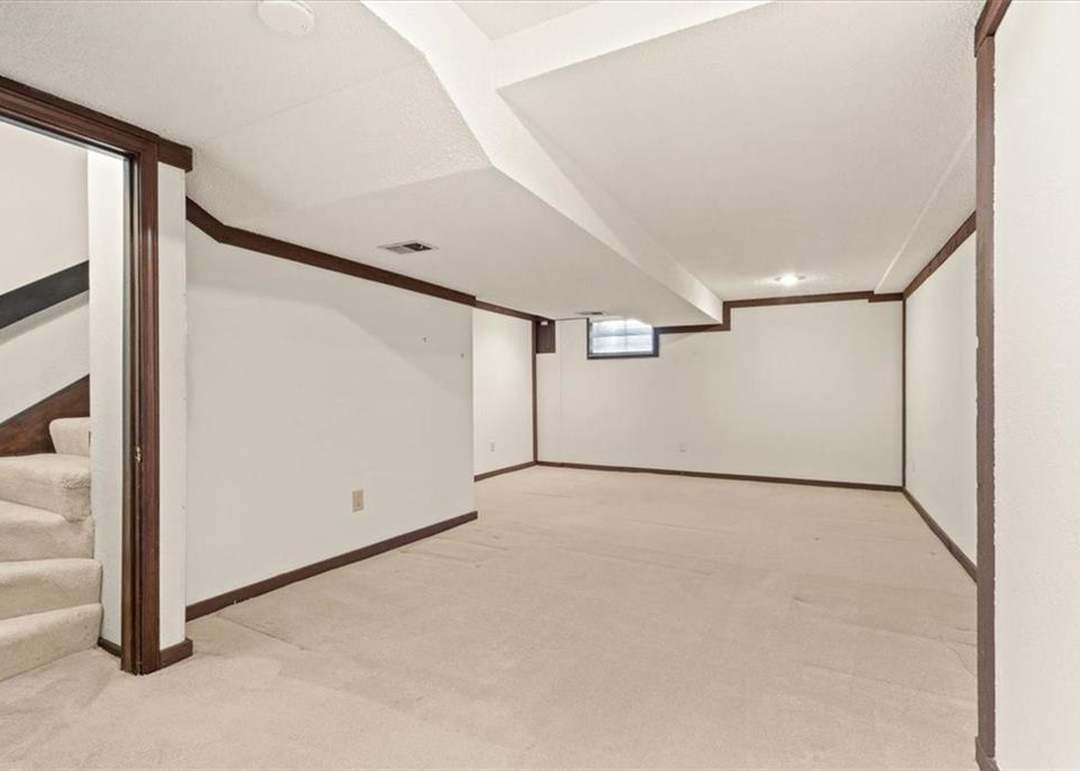 5915 Ridgeway Avenue — photo 20