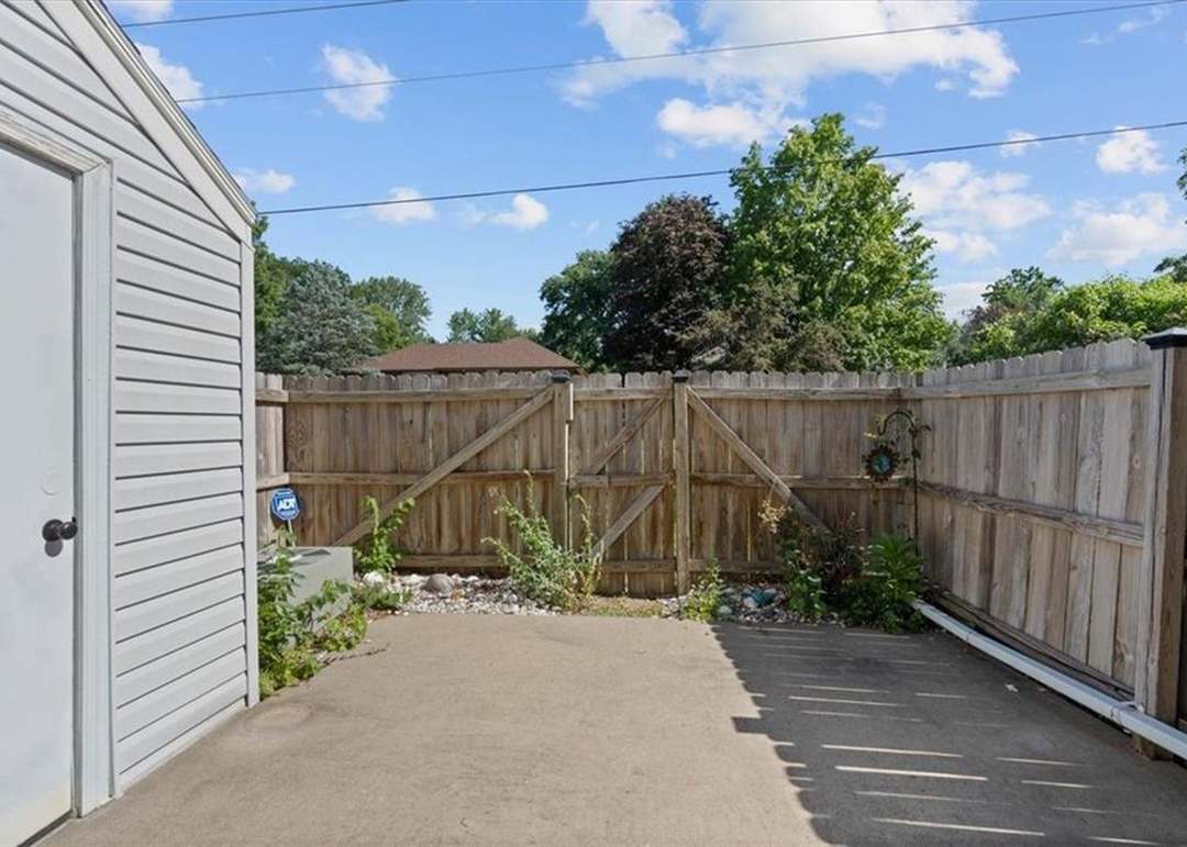 5915 Ridgeway Avenue — photo 22