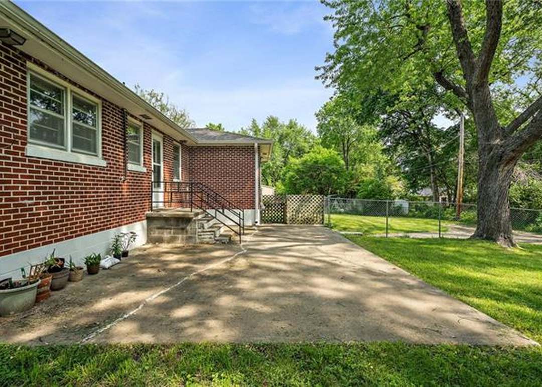 8539 Hayes Street — photo 27