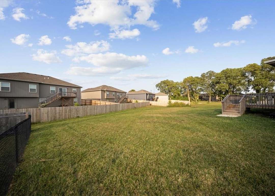 605 Poplar Court — photo 3