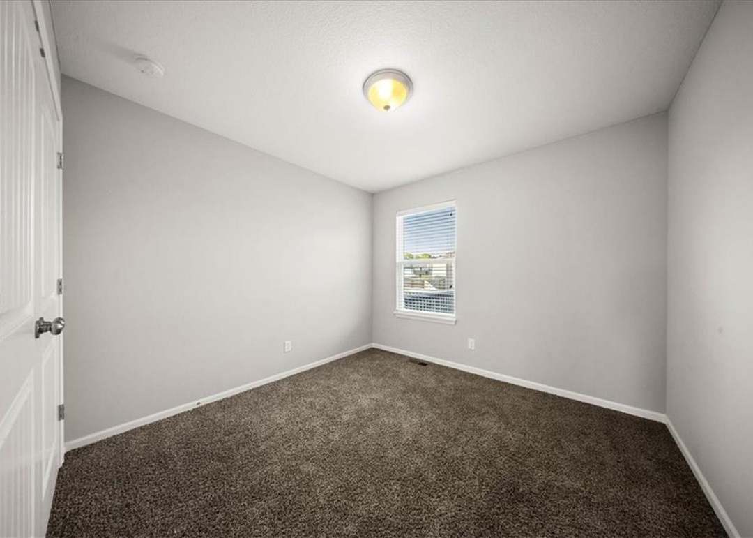 605 Poplar Court — photo 4