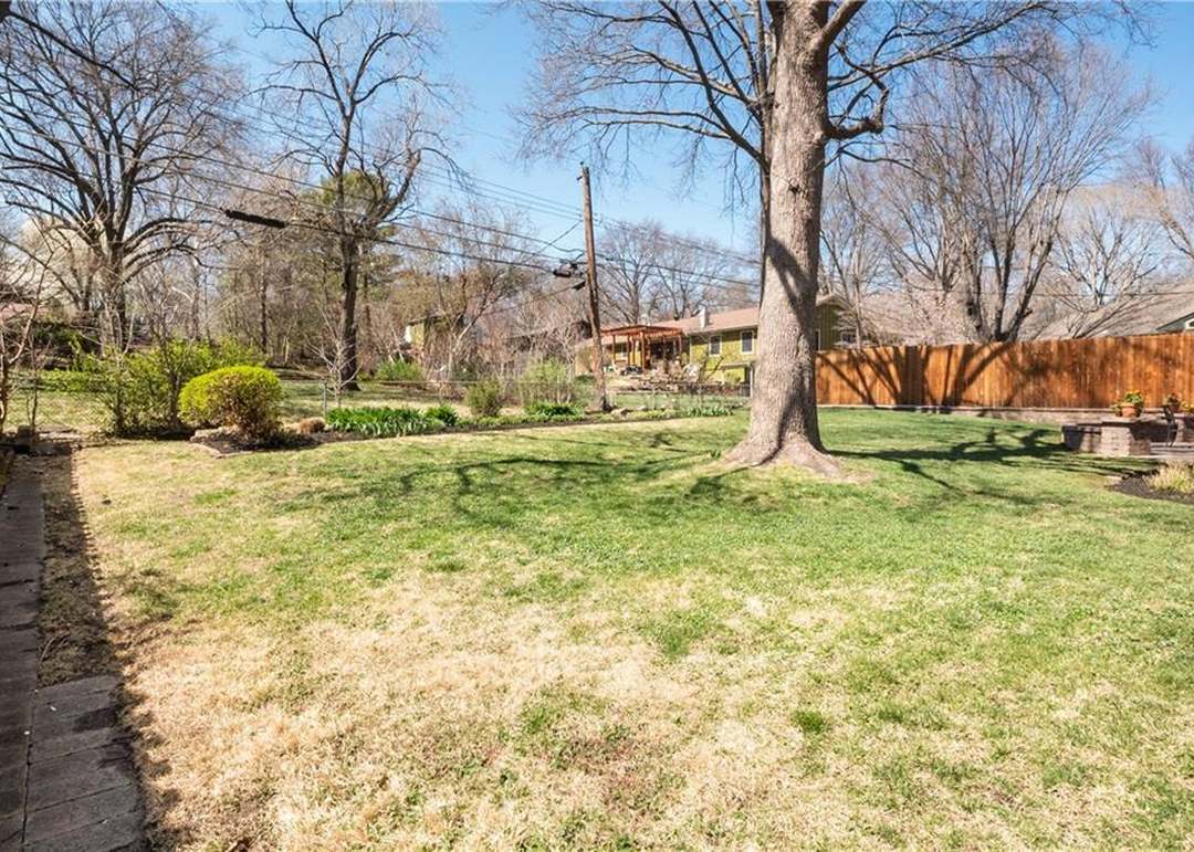 8908 Outlook Drive — photo 36