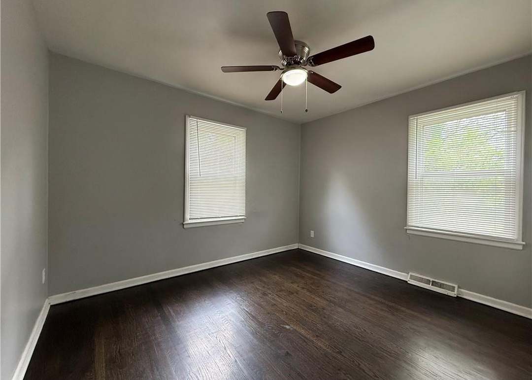 2718 S Brookside Avenue — photo 3