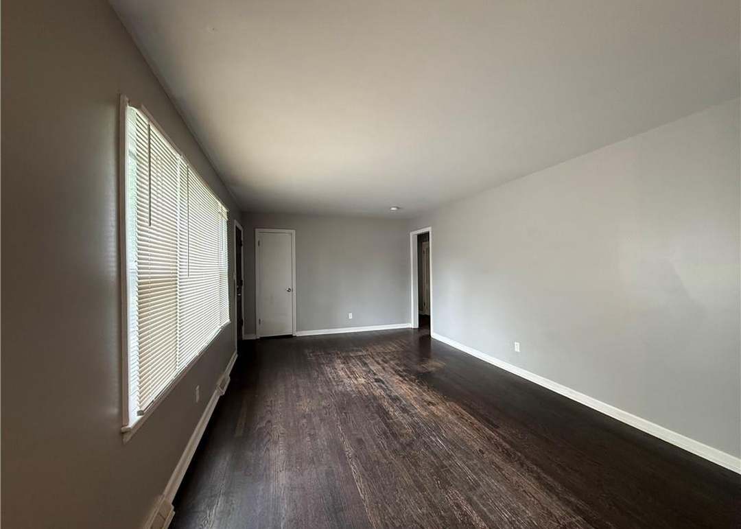 2718 S Brookside Avenue — photo 4