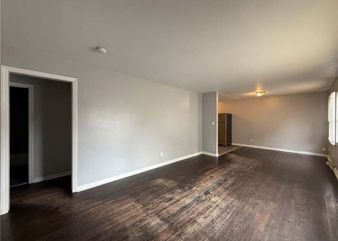 2718 S Brookside Avenue — photo 8