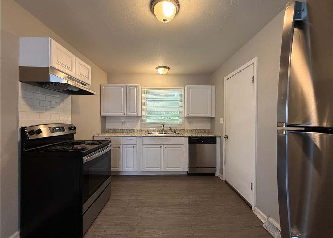 2718 S Brookside Avenue — photo 10