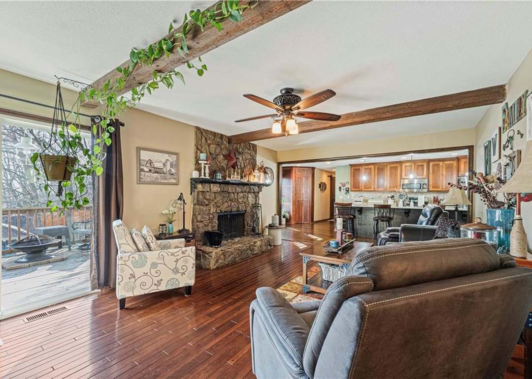 1215 Camelot Drive — photo 12