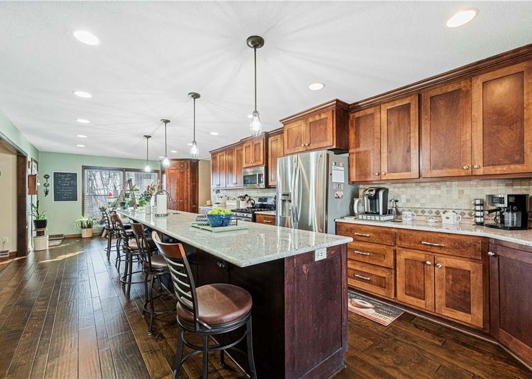 1215 Camelot Drive — photo 17