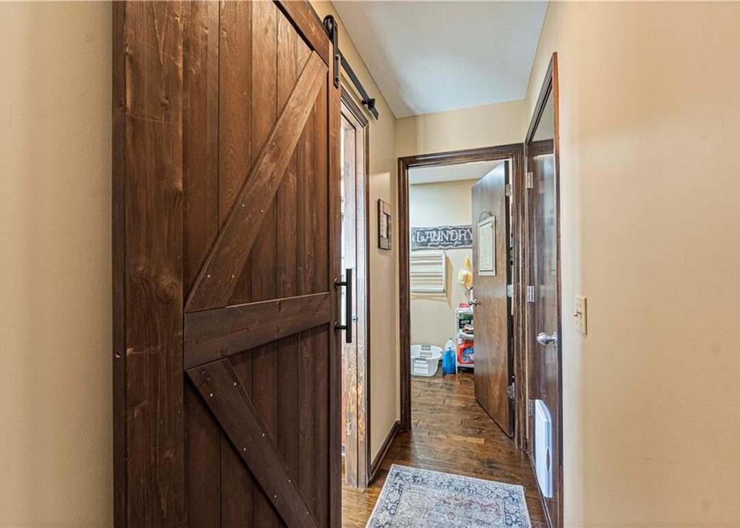 1215 Camelot Drive — photo 19