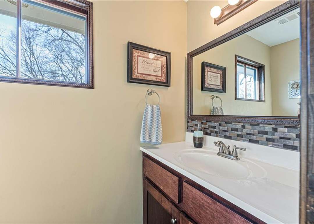 1215 Camelot Drive — photo 20