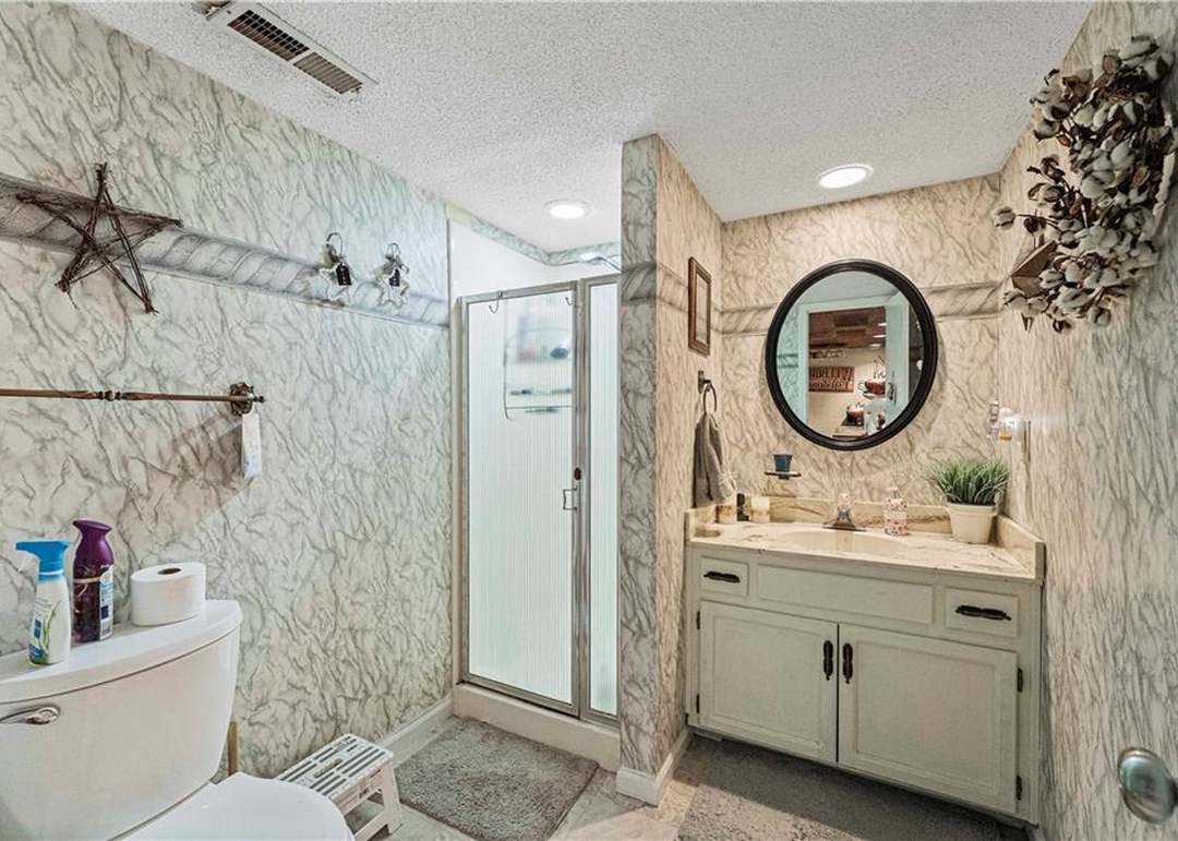1215 Camelot Drive — photo 22