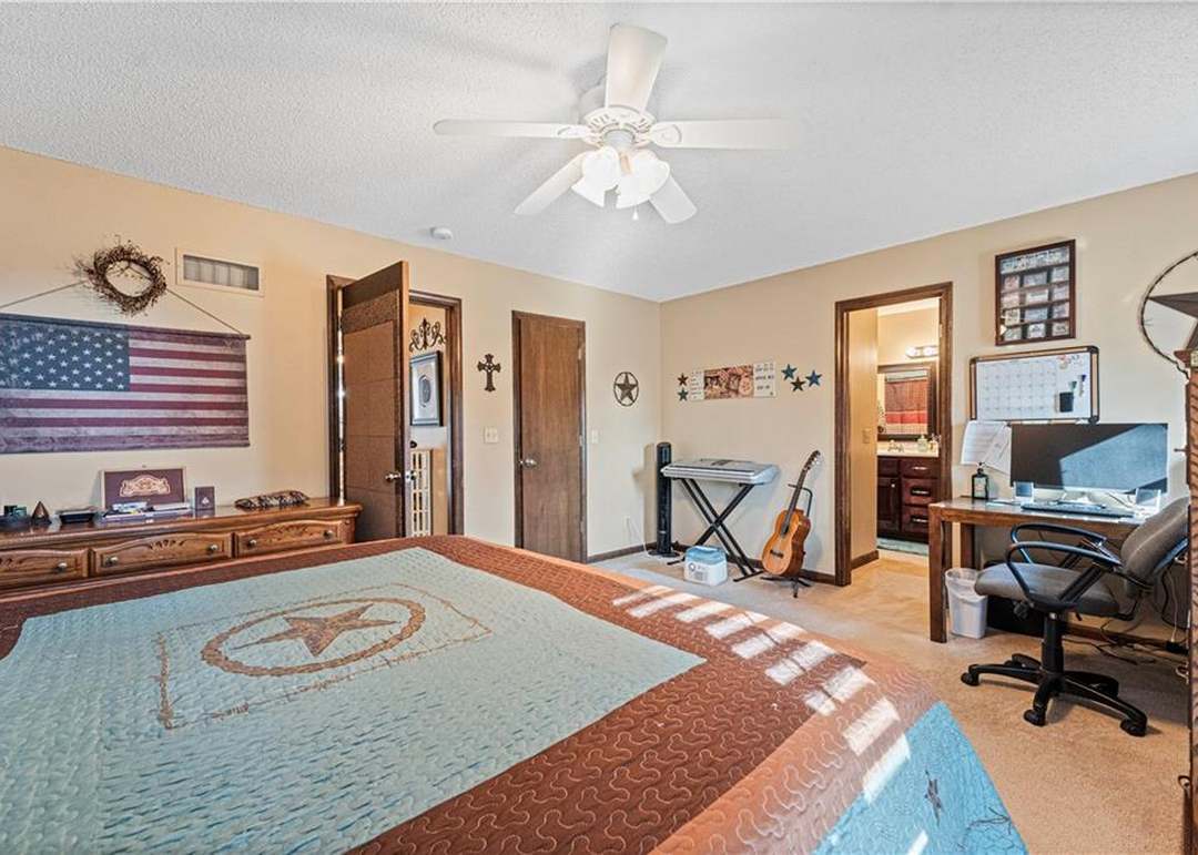 1215 Camelot Drive — photo 24