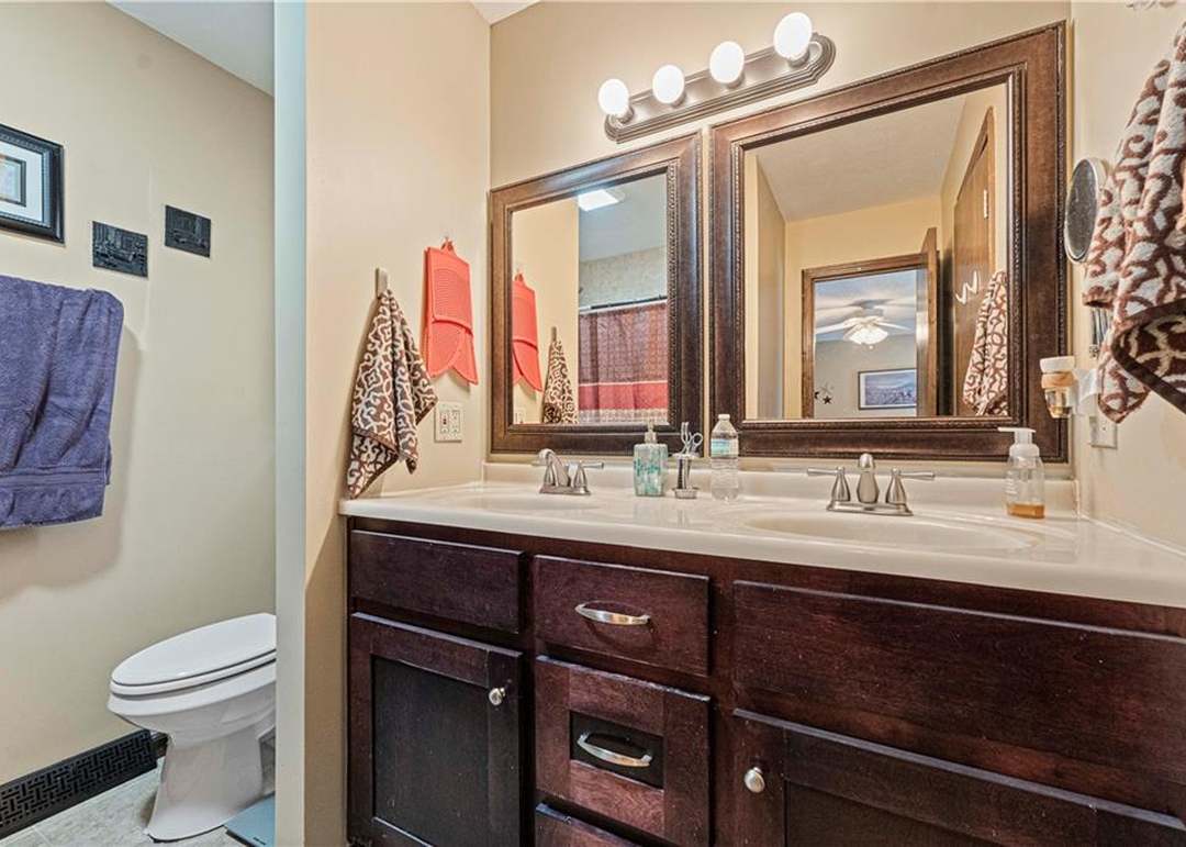 1215 Camelot Drive — photo 25