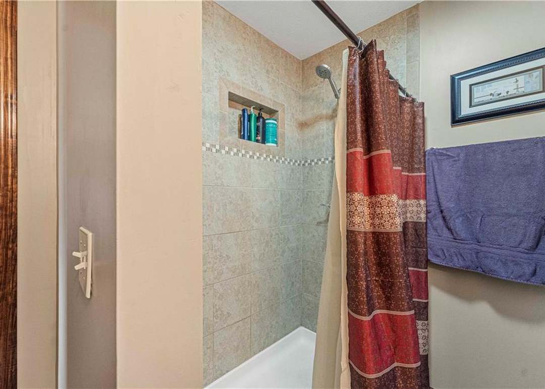 1215 Camelot Drive — photo 26