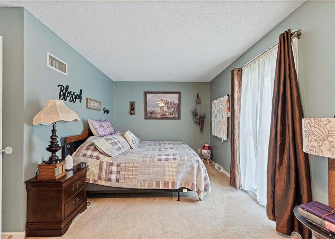 1215 Camelot Drive — photo 27