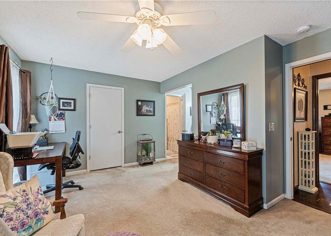 1215 Camelot Drive — photo 28