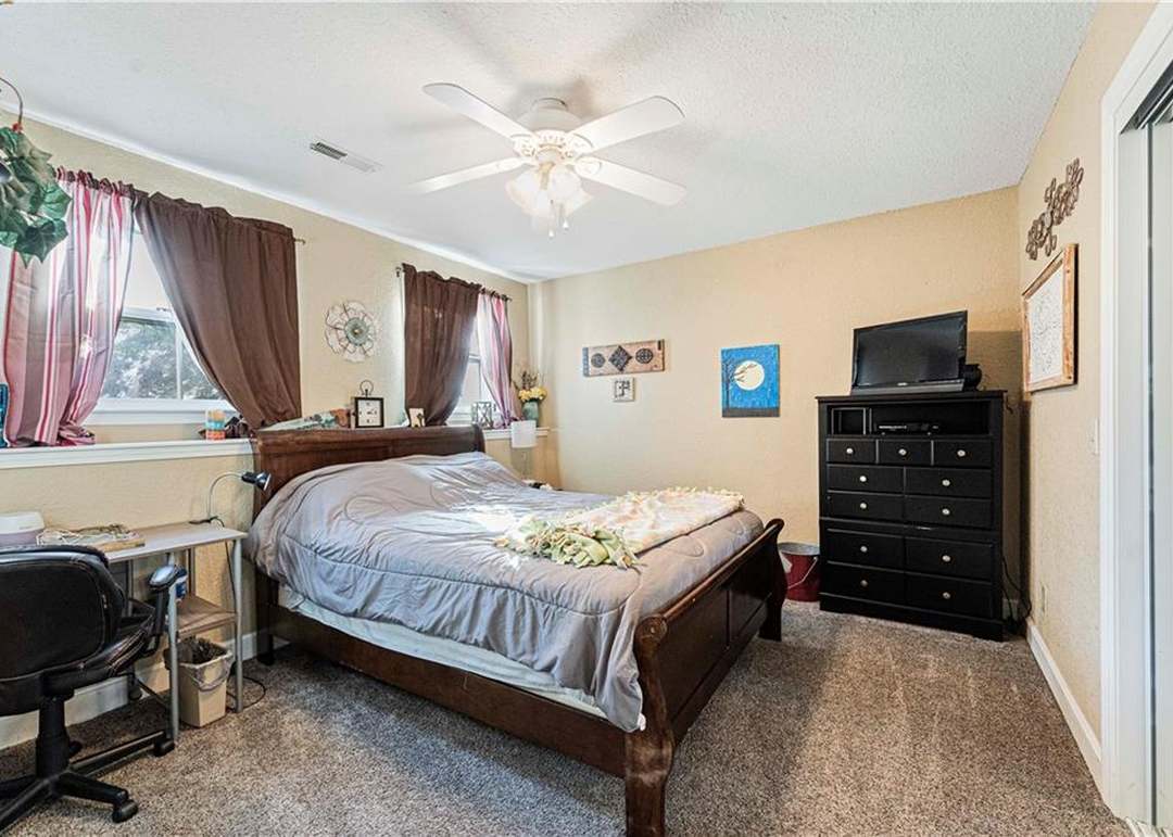 1215 Camelot Drive — photo 30