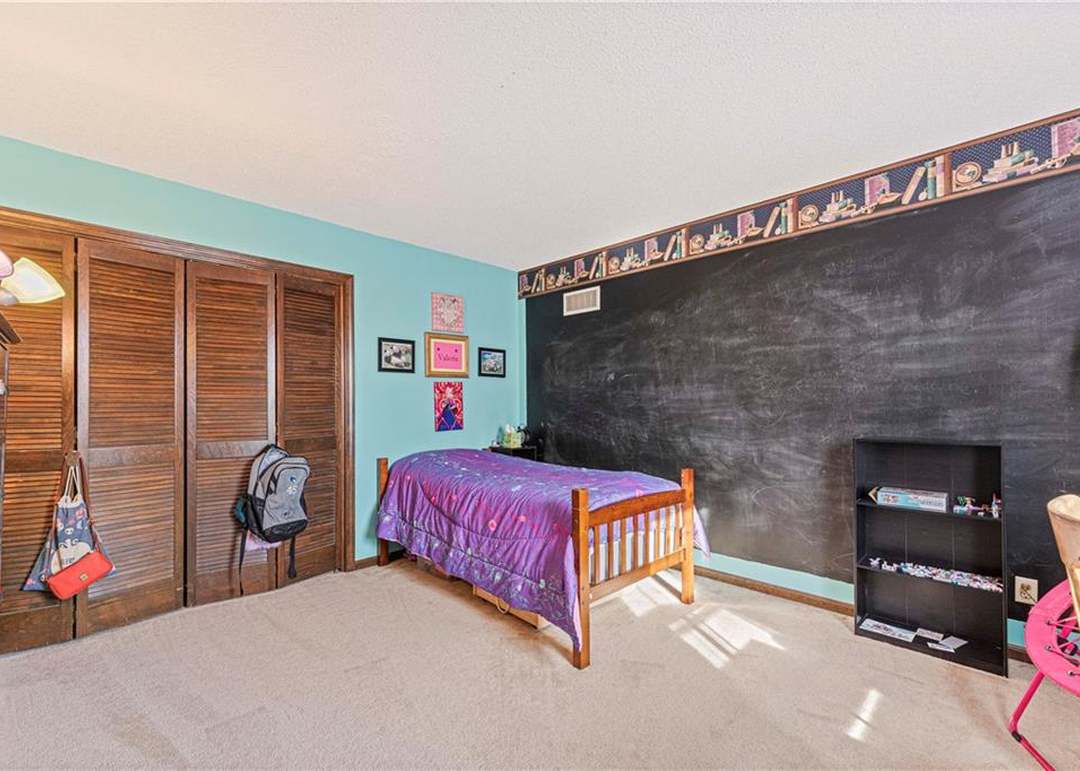 1215 Camelot Drive — photo 31