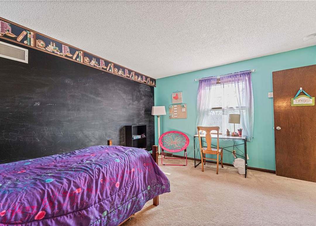1215 Camelot Drive — photo 32