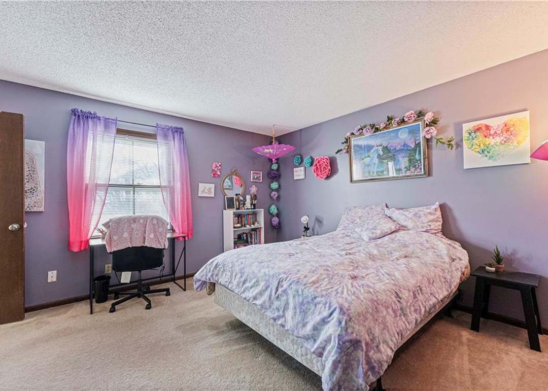1215 Camelot Drive — photo 33