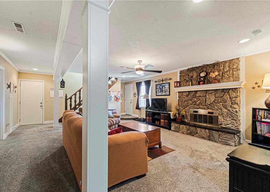 1215 Camelot Drive — photo 35