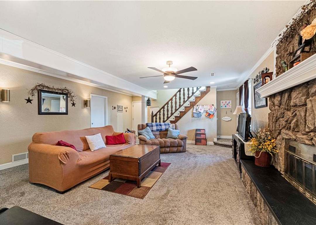 1215 Camelot Drive — photo 36