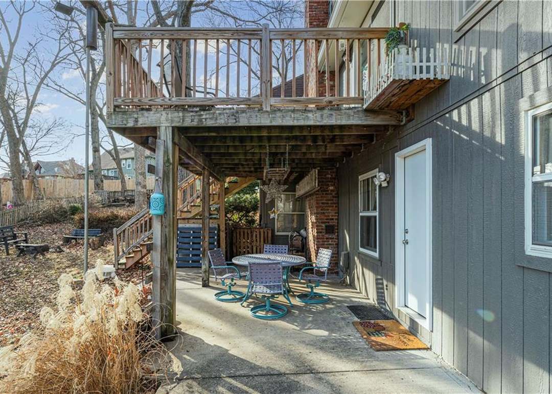 1215 Camelot Drive — photo 40