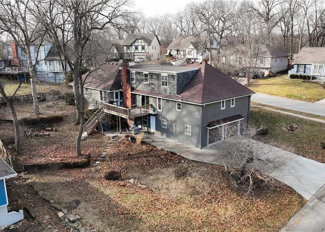 1215 Camelot Drive — photo 46