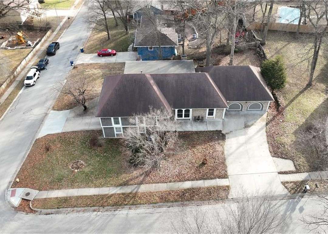 1215 Camelot Drive — photo 49