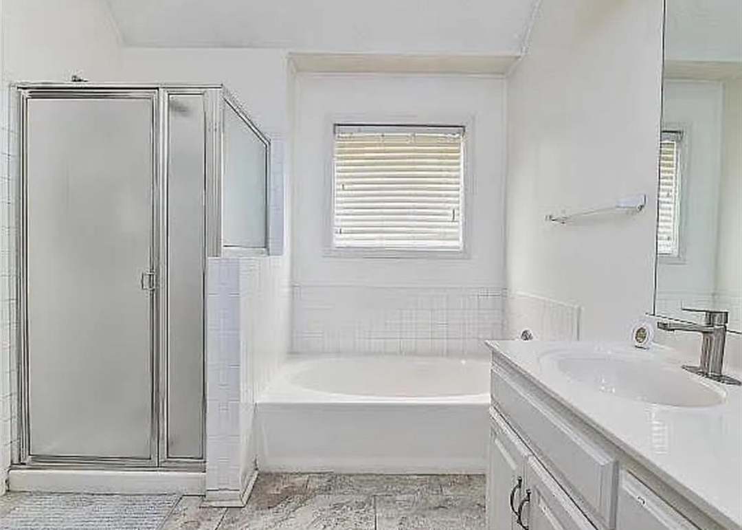 13836 W 110th Street — photo 3