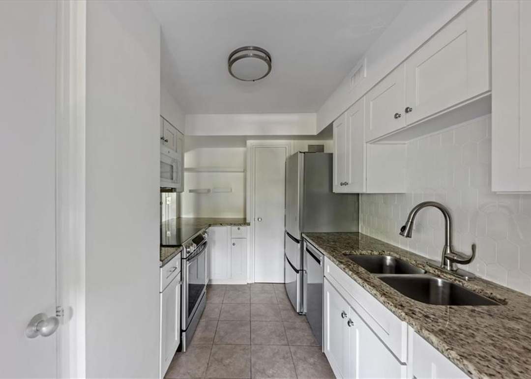 4550 Warwick Boulevard — photo 7