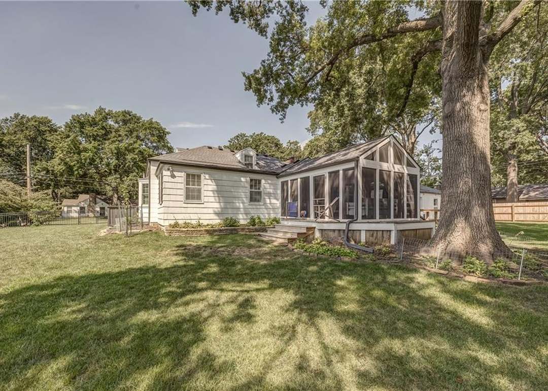 6611 Walmer Street — photo 39
