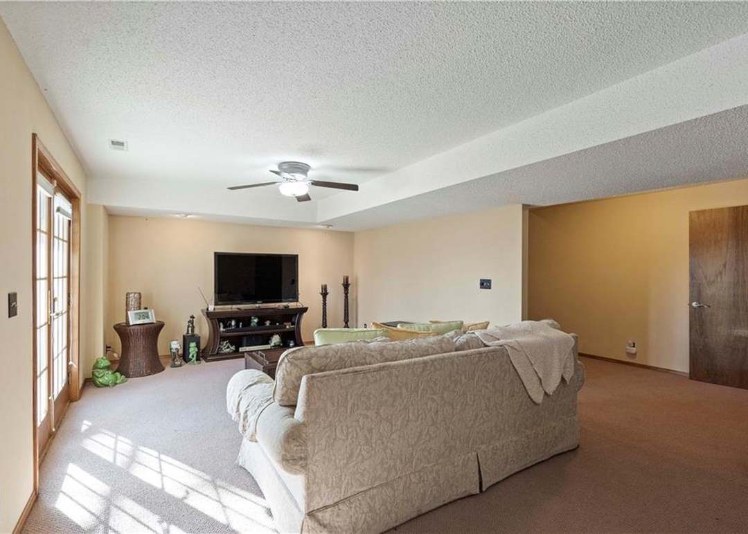 1717 Tudor Lane — photo 24