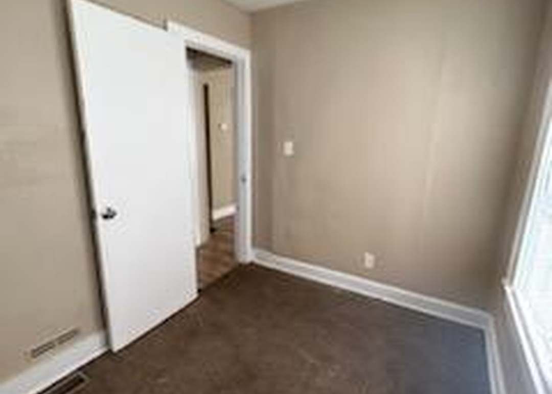 3916 Myrtle Avenue — photo 5