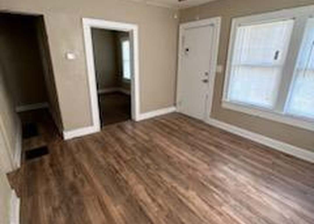 3916 Myrtle Avenue — photo 9