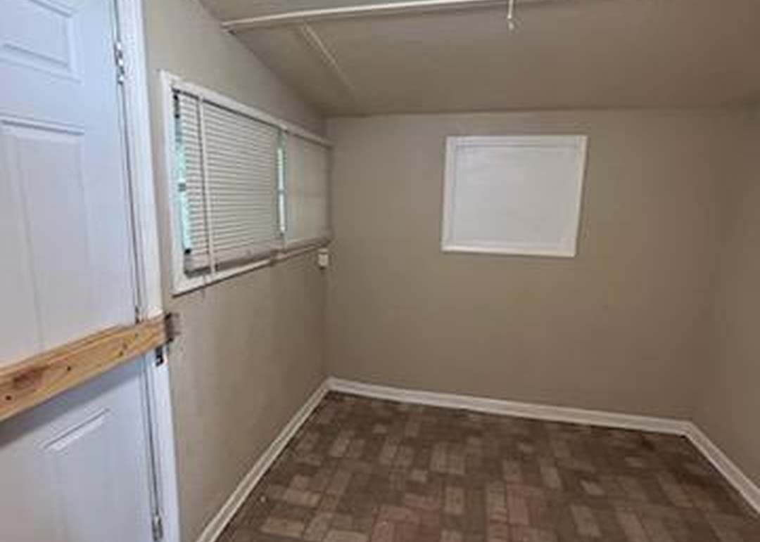 3916 Myrtle Avenue — photo 11