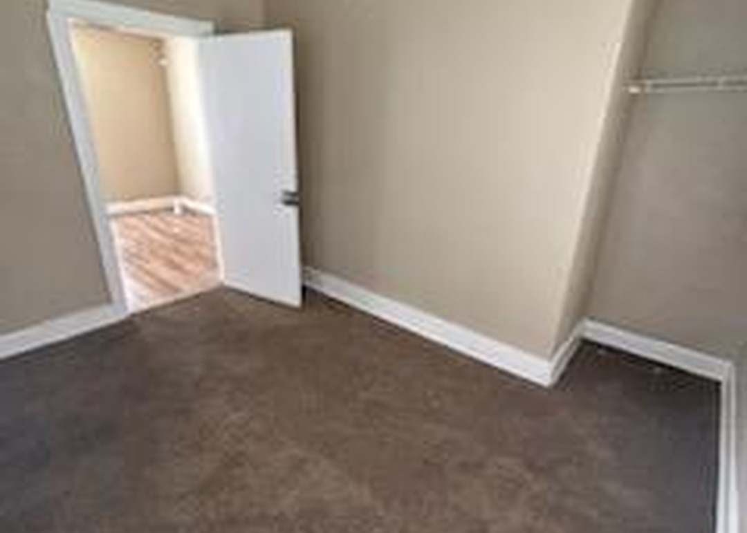 3916 Myrtle Avenue — photo 12