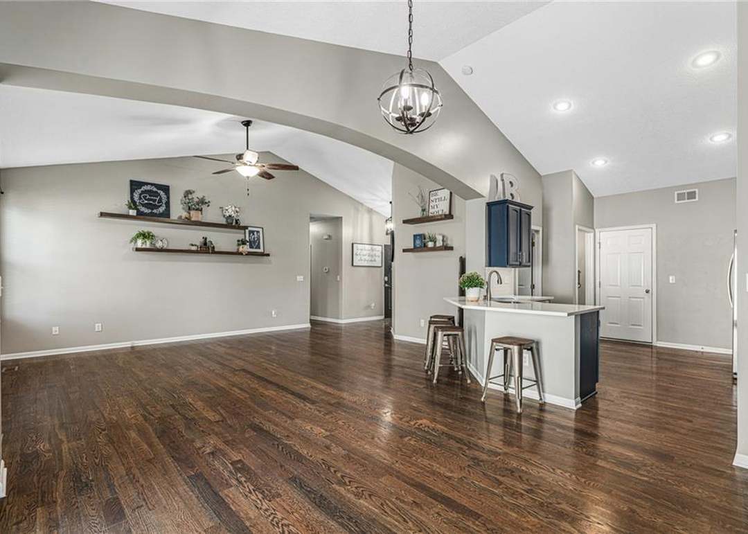 1868 W Cedar Street — photo 2