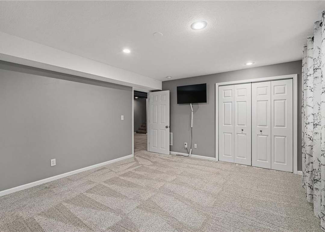 1868 W Cedar Street — photo 3